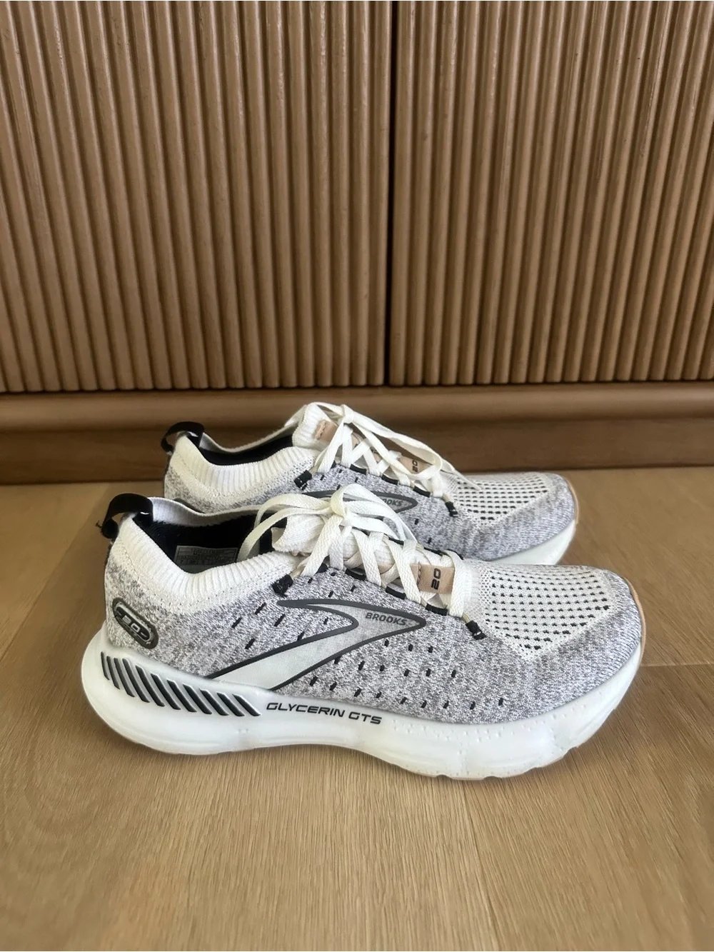 Brooks Glycerin StealthFit GTS 20 size 7 women running shoes